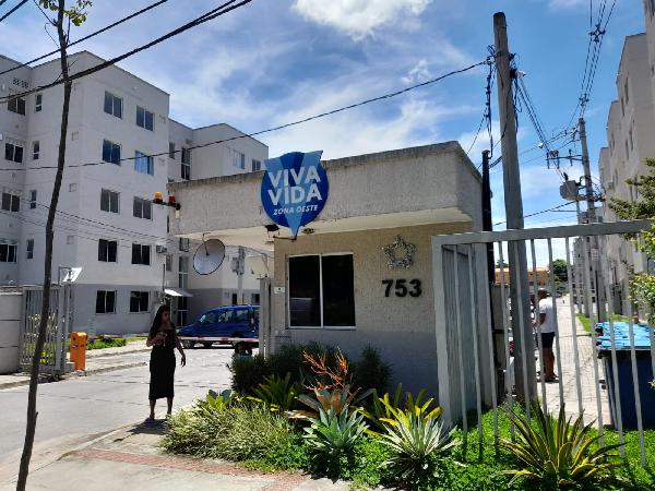 Foto de Apartamento com 2 quartos à venda, 43m² — Santa Cruz